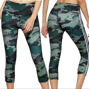 Bebe Sport Logo Camo Yoga Capris Sz L